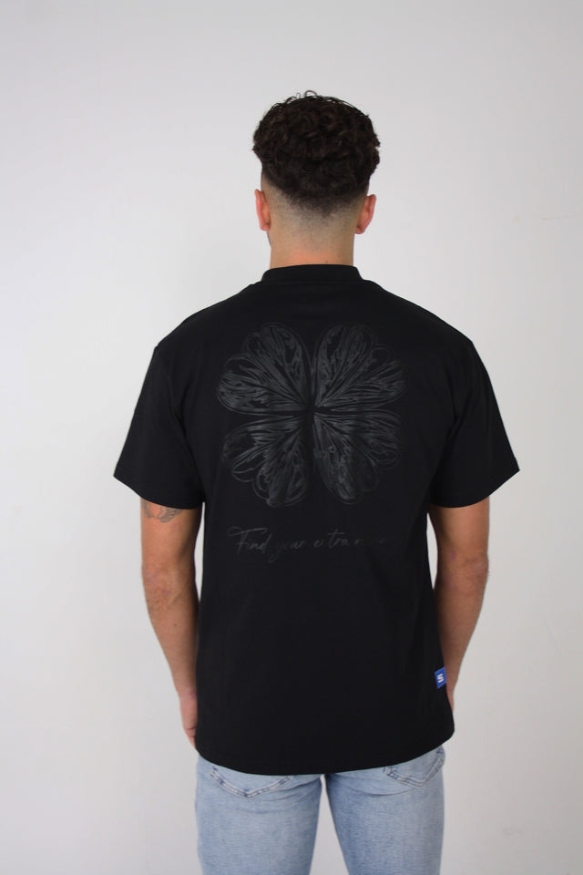 Extraordinary T-shirt in black